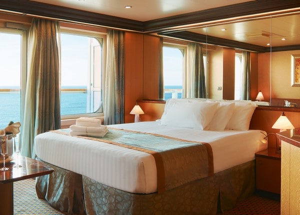 https://www.costacruises.eu/content/dam/costa/costa-asset/ships/di/desktop/Diadema_Suite_Desktop_1392x636.jpg.image.600.430.low.jpg