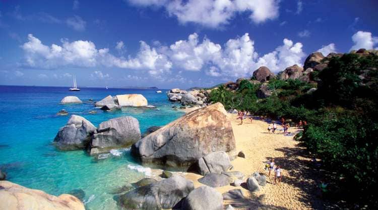 La spiaggia caraibica di Tortola in una crociera Costa